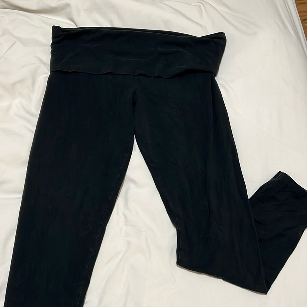 Black yoga pants.
